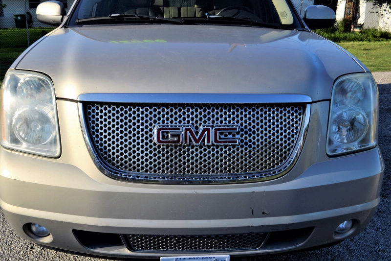 concession-LA TURBIE-min_gmc-yukon-truck-grill-2828425